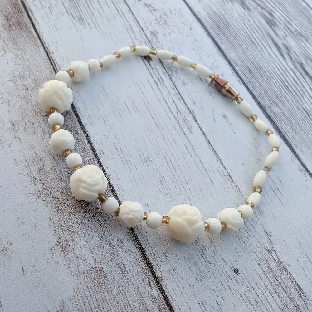 Vintage Bracelet - Cream Carved Beads - Dainty - Picture 5 of 7